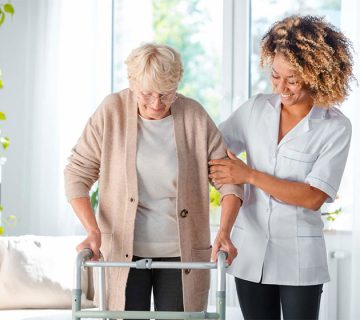 5 دلیل اینکه سالمندان پرستاری در خانه را ترجیح می دهند