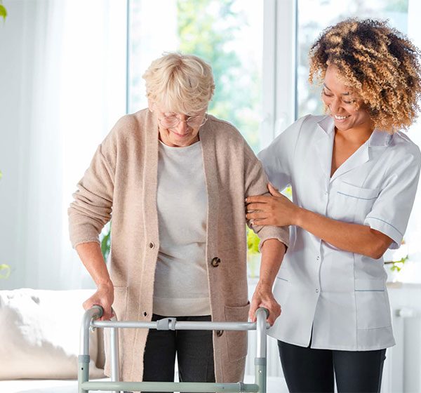 5 دلیل اینکه سالمندان پرستاری در خانه را ترجیح می دهند