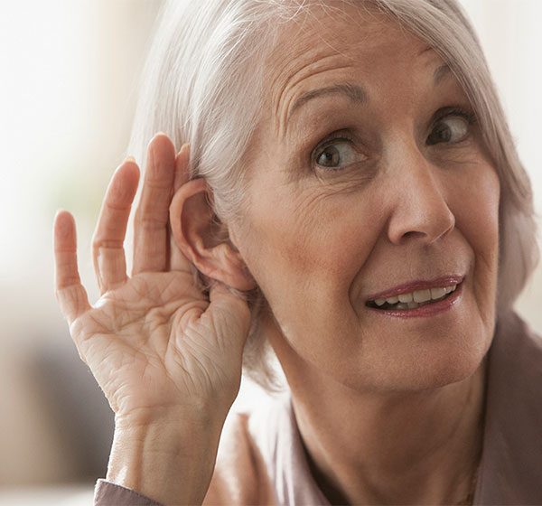 علل و نشانه های کم شنوایی در سالمندان