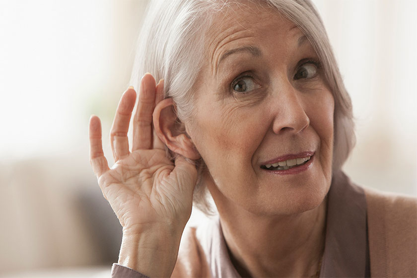 علل و نشانه های کم شنوایی در سالمندان