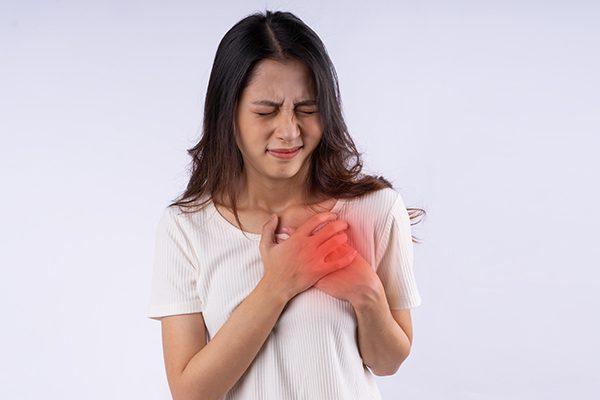 علائم سکته قلبی خفیف در زنان چیست